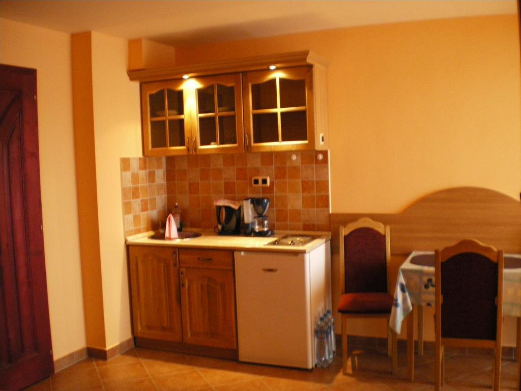 Mediterran-Apartmanok-Harkány Værelse billede