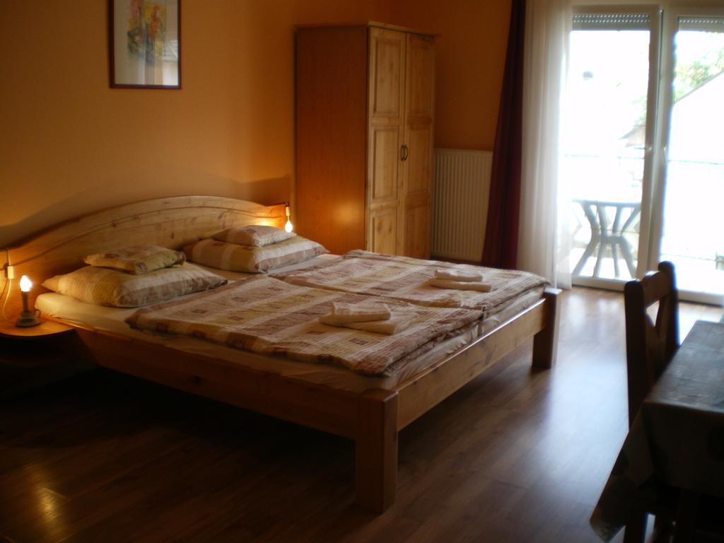 Mediterran-Apartmanok-Harkány Værelse billede